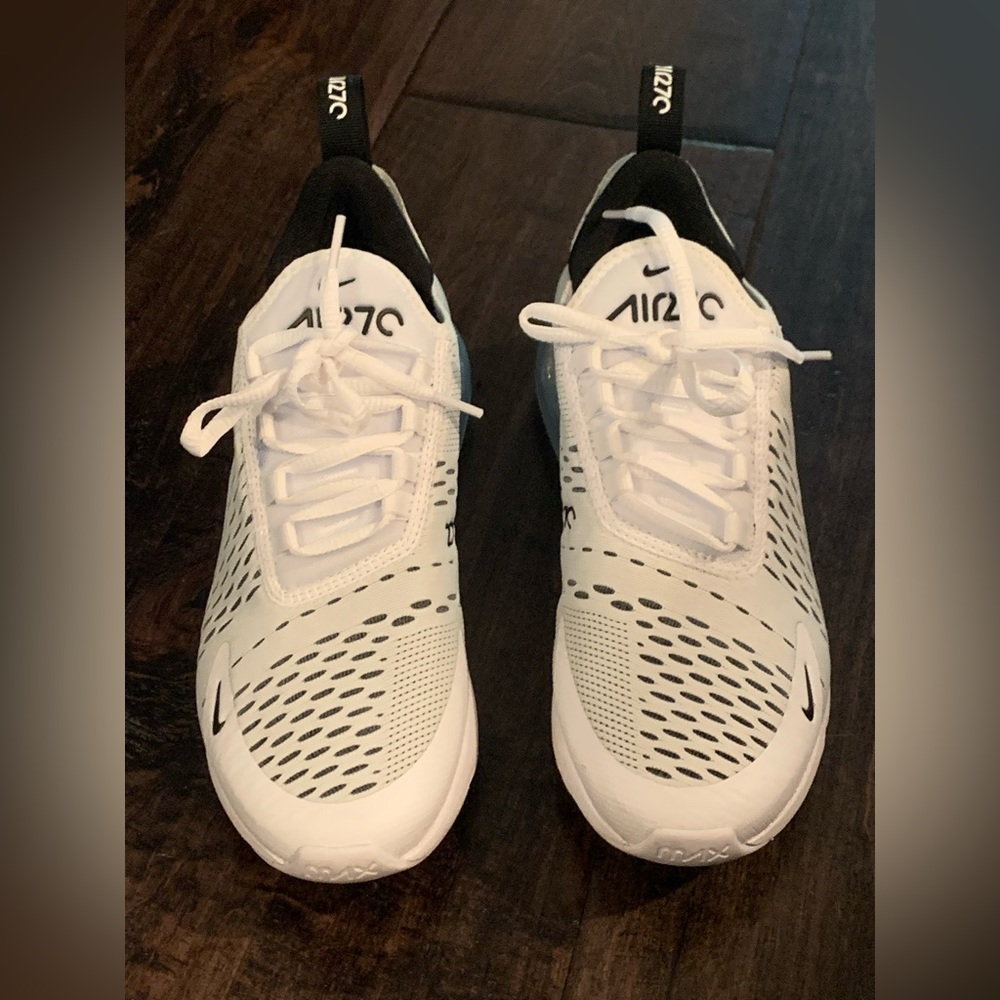 NIKE - Air max 270 - Size 7.5 - White and Black